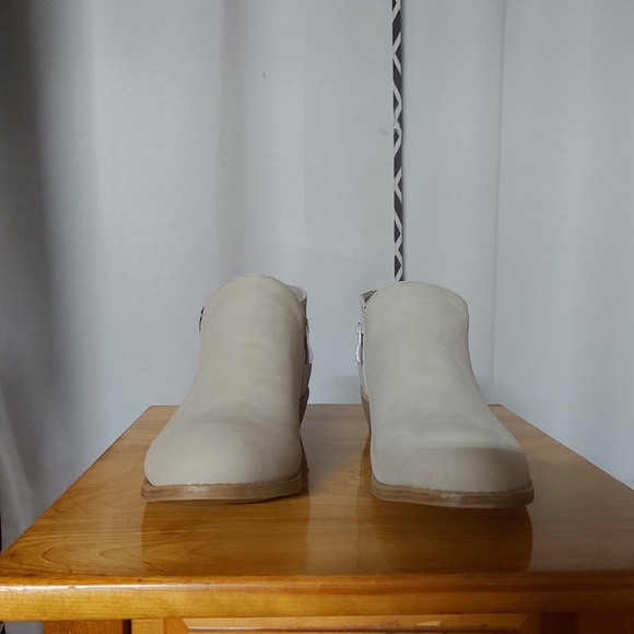 Journee Collection Ankle Boots - 7.5 - Picture 5 of 9